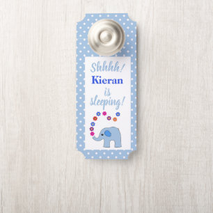 Affichette De Porte L'éléphant bleu avec le bébé de fleurs dort