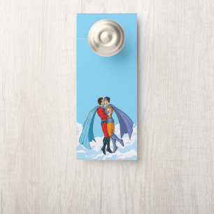 Affichette De Porte Les deux superhéros de SlipperyJoe embrassant un v