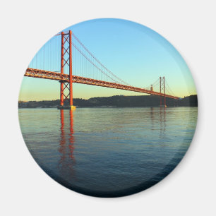 Aimant 25th of April Bridge and the Tagus River, Lisbon