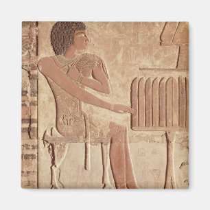 Aimant Allégement représentant le défunt assis