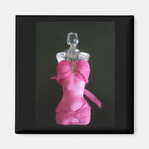 Aimant Assez dans la bouteille de parfum rose