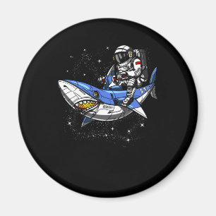 Aimant Astronaut spatial chevauchant la galaxie du requin