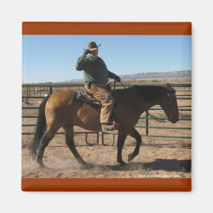 Aimant Au-dessus du cowboy de colline et du cheval -