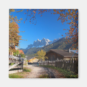 Aimant Automne dans un village dans les dolomites en