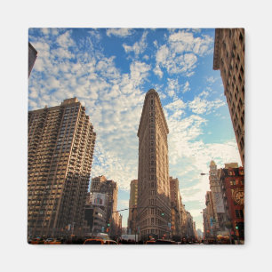 Aimant Bâtiment Flatiron de NYC, Vue large, Nuages Puffy
