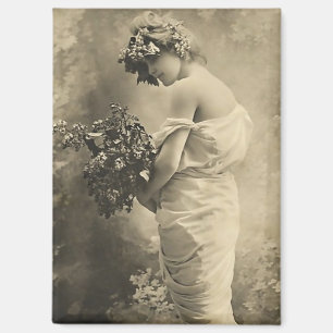 Aimant Belle dame victorienne avec des fleurs coupées