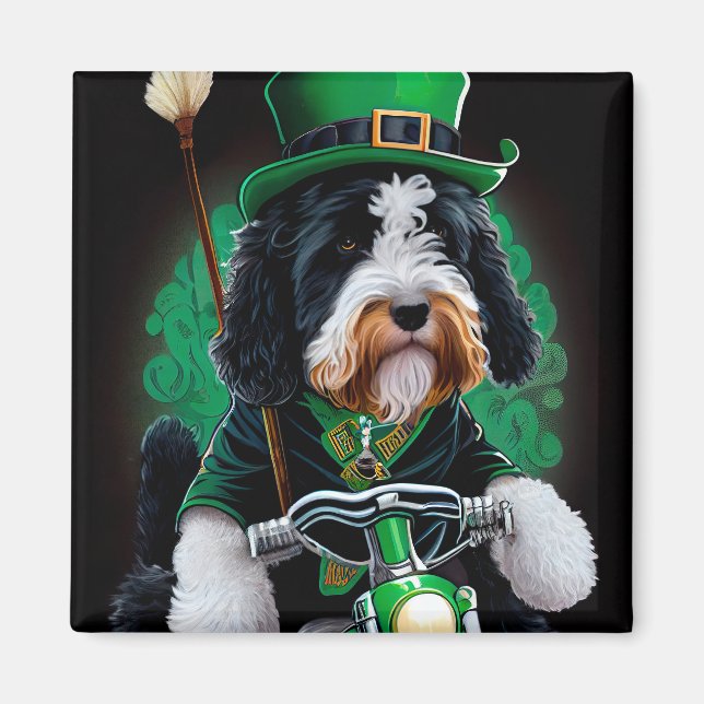 Aimant Bernedoodle Chien conduisant vélo St. Patrick's Da (Devant)