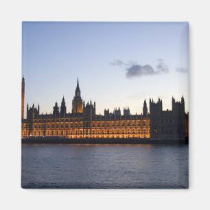 Aimant Big Ben et les Houses of Parliament dans la ville