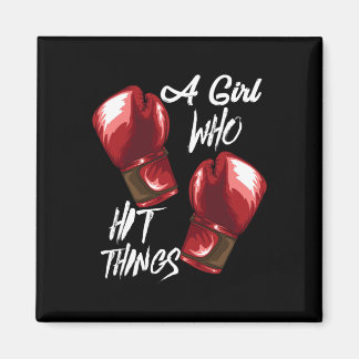 Aimant Boxe féminine Kickboxing Une fille qui frappe des 