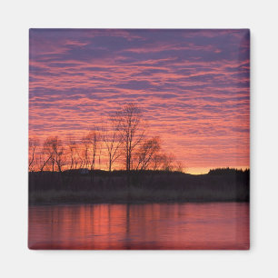 Aimant Brilliant sunset reflects into the Calamus River