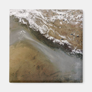 Aimant Brume le long des montagnes de l'Himalaya