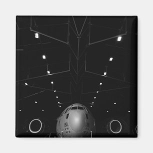 Aimant C.A. - 17 Globemaster III se repose dans un hangar