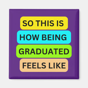 Aimant carré violet SO_This_IS_HOW_BEING_GRADUATE