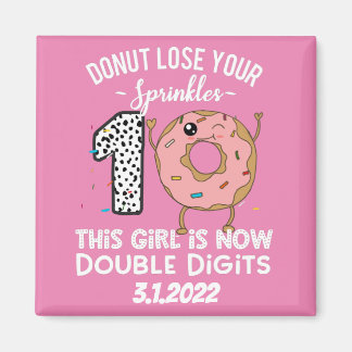 Aimant Cette fille est maintenant double chiffres 10e ann