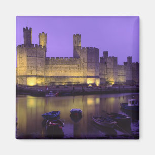 Aimant Château de Caernarfon, à la nuit, Gwynedd, Galles