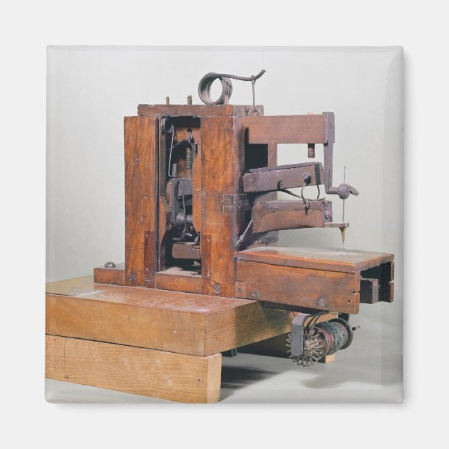 Aimant Couseuse', la première machine à coudre, 1830 (Devant)