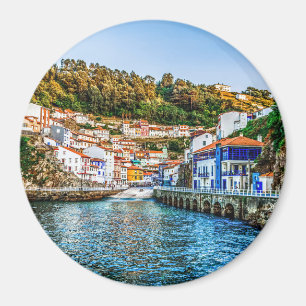 Aimant Cudillero, village de pêcheurs des Asturies. Espag