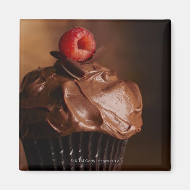 Aimant Cupcake au chocolat avec garniture de framboise (Devant)