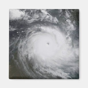 Aimant Cyclone Monica dans l'océan de South Pacific