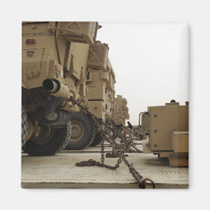 Aimant Des véhicules militaires sont fermés à clef ver