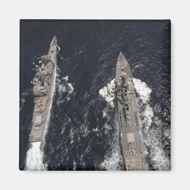 Aimant destroyer de missiles guidés USS Gridley (Devant)