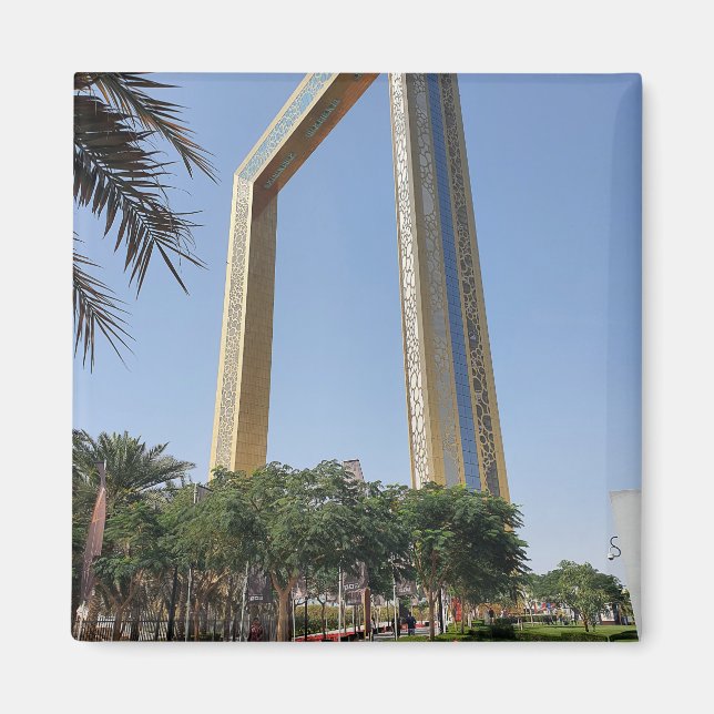 Aimant Dubai Frame building which located à Zabeel Park (Devant)