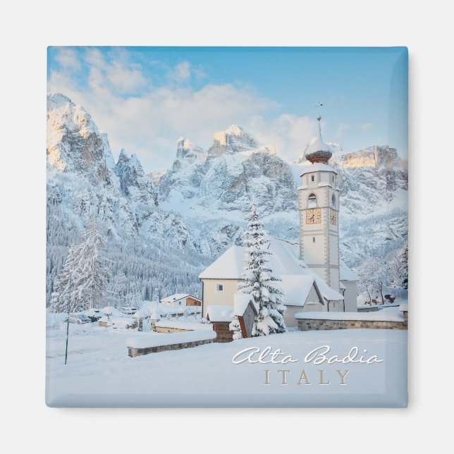 Aimant Eglise couverte de neige avec arrière - plan de mo (Devant)