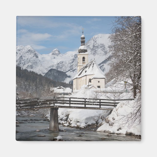Aimant Eglise dans la neige avec Alpes montagnes en hiver (Devant)