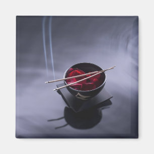 Aimant Encens brûlants au-dessus du bol de pétales