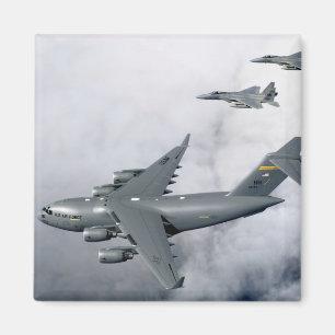 Aimant Escorte de F-15B Eagles le premier C-17 basé sur