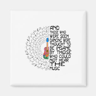 Aimant Et Ceux Qui Ont Été Vus Danser Ont Été Pensés Être