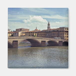 Aimant Europe, Italie, Florence. L'Arno coule
