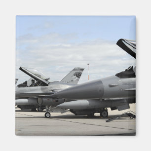 Aimant F-16 Fighting Falcons attend le lancement