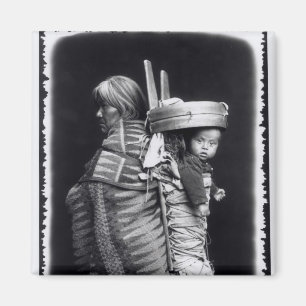 Aimant Femme de Navajo rapportant une papoose sur elle