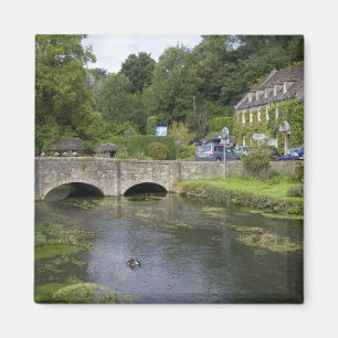 Aimant Flux de truites dans le village de Bibury,