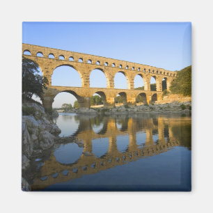Aimant France, Avignon. L'aqueduc romain Pont du Gard