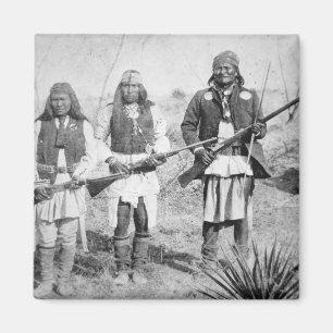 Aimant Geronimo et trois de ses guerriers d'Apache, 1886