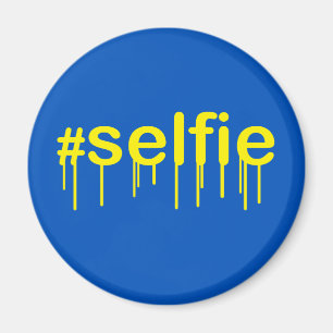 Aimant Hashtag Selfie Drooling sur décor bleu