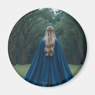 Aimant Helena Chevalier au bord de la forêt