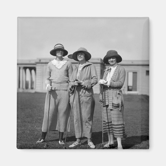 Aimant Hitting the Links in Style : 1923 (Devant)