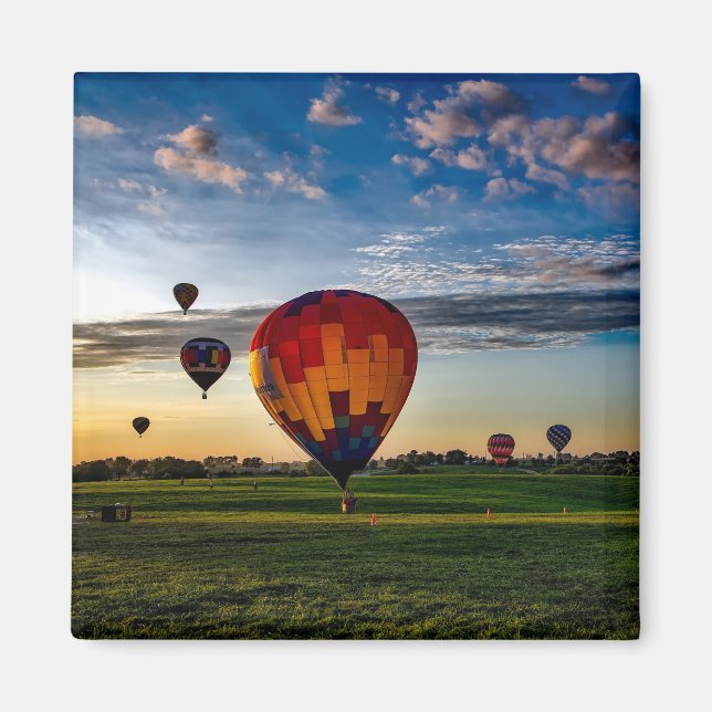 Aimant Hot Air Balloon Festival dans un beau ciel nuageux (Devant)