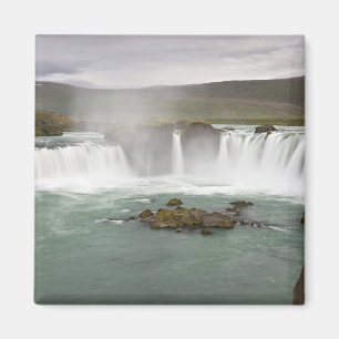 Aimant Islande. Vue des chutes Godafoss sur