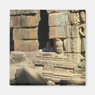Aimant Jouer dans les ruines ... Ta Prohm, Cambodge