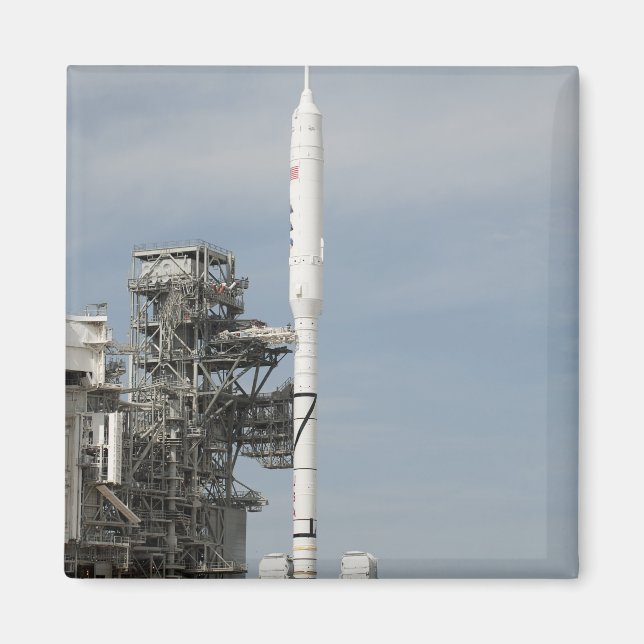 Aimant La fusée Ares I-X est visible sur le lanceur (Devant)