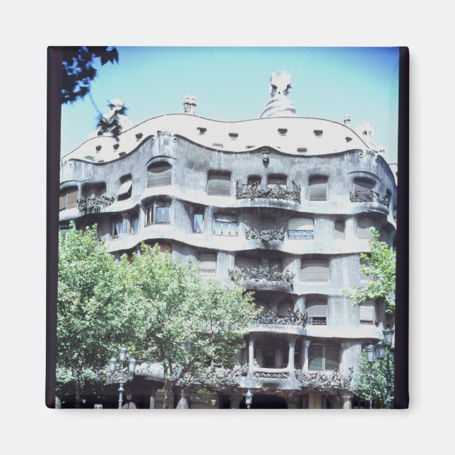 Aimant La Pedrera ou Casa Mila, 1905-10 (Devant)