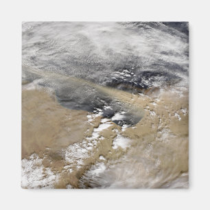 Aimant La poussière souffle au large des côtes libyennes