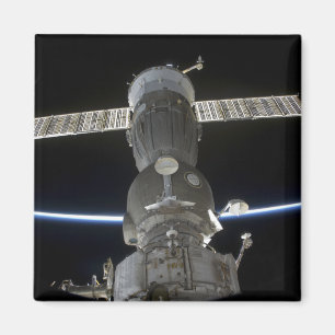 Aimant Le membre de la terre intersecte un vaisseau