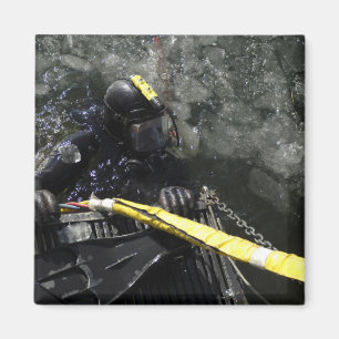 Aimant Le plongeur de marine des USA est prêt pour