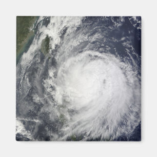 Aimant Le typhon Lupit au large des Philippines