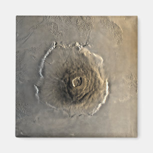 Aimant Le volcan le plus le plus large dans le système